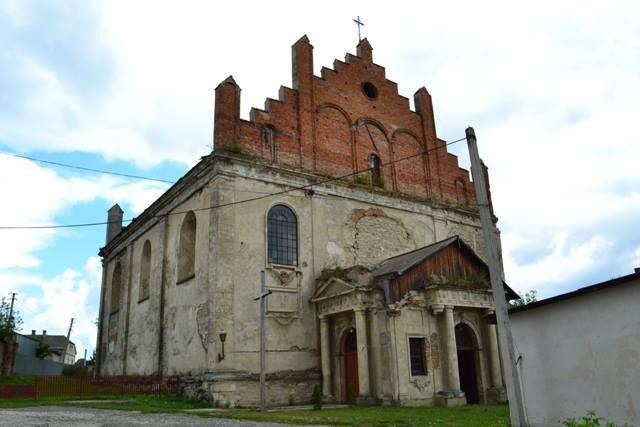 Куди поїхати на Хелловін: 15 таємничих та містичних храмів України