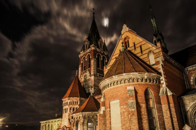 Куди поїхати на Хелловін: 15 таємничих та містичних храмів України