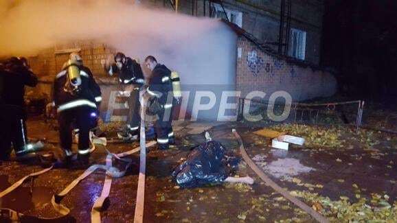 В Киеве горел дом без отопления: есть погибший. Опубликованы фото