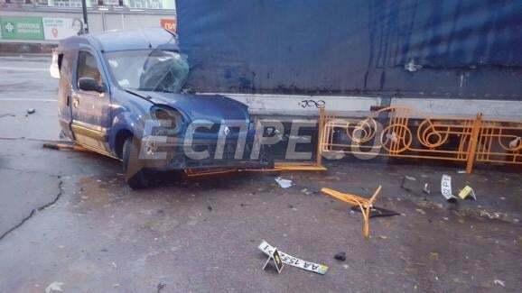 Смертельна ДТП у Києві: водій Porsche втік із місця аварії
