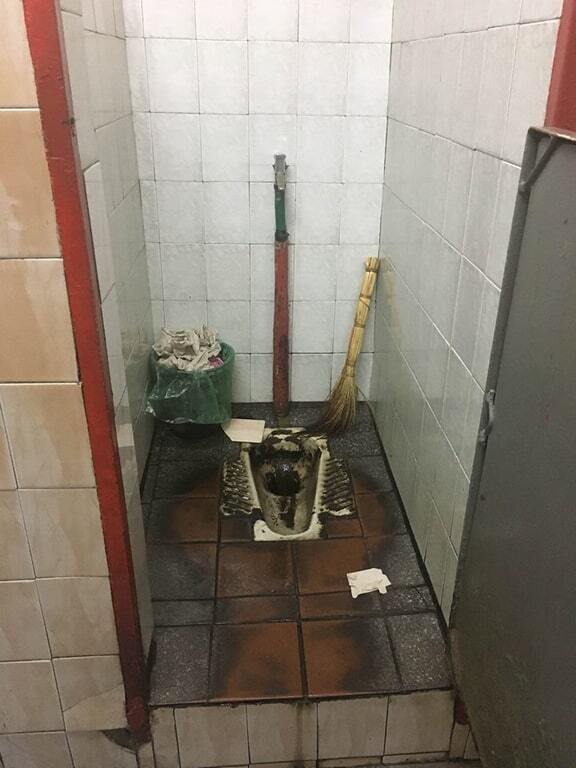 "Навіть в Африці немає такого неподобства": в мережі обурилися станом туалету на автостанції Києва