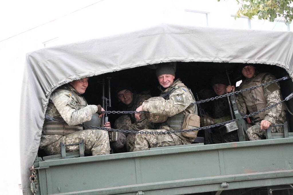 Взрыв эмоций: в Николаеве встретили морпехов, вернувшихся из АТО. Трогательные фото