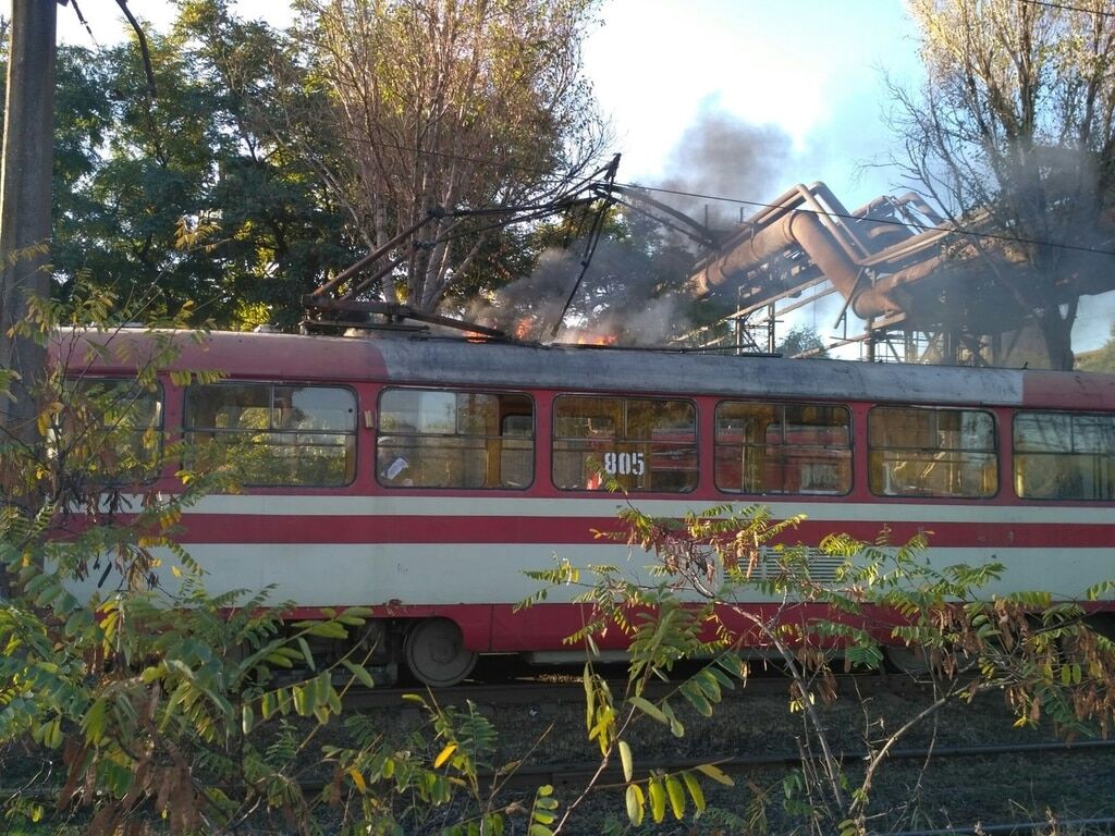 В Запорожье на ходу загорелся трамвай