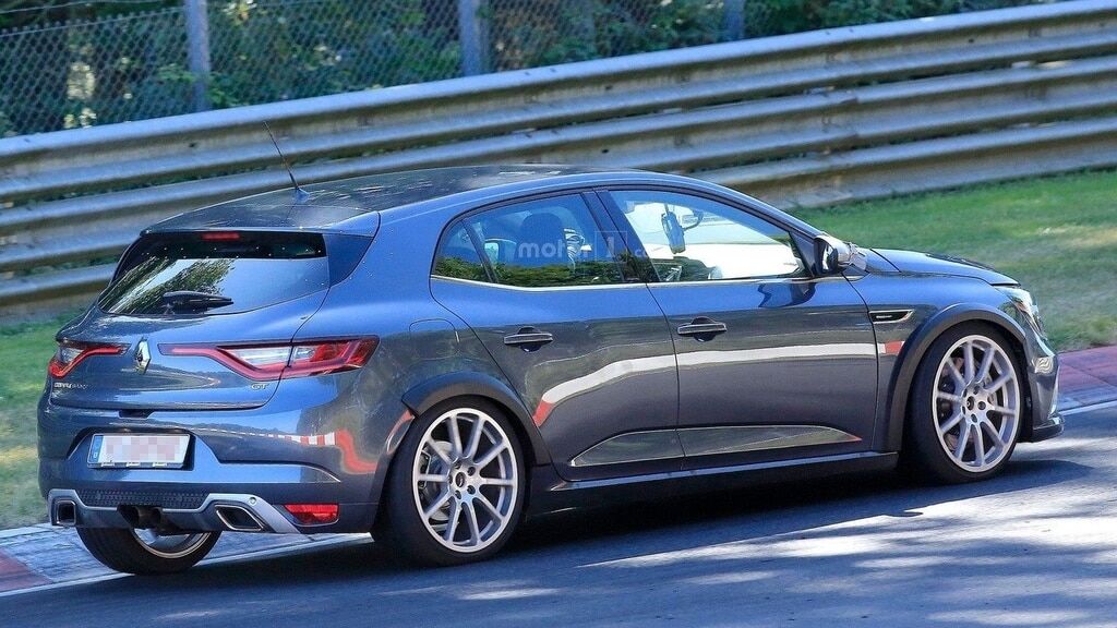 Renault Megane RS оснастят турбированным 2,0-литровым двигателем: фото