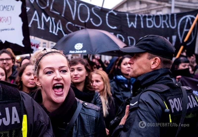 Черный понедельник: Польшу всколыхнули многотысячные протесты против запрета абортов. Фоторепортаж