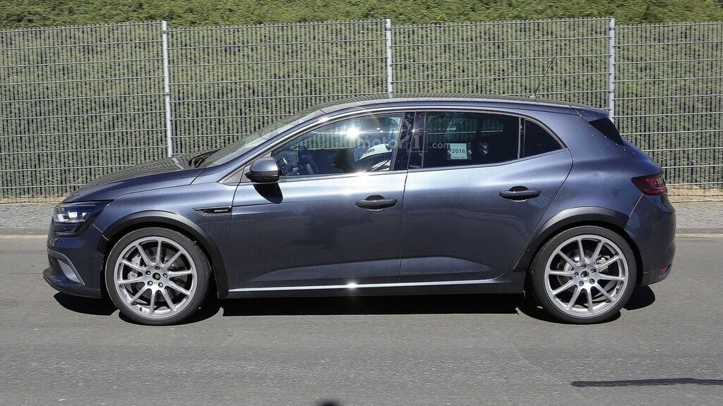 Renault Megane RS оснастят турбированным 2,0-литровым двигателем: фото
