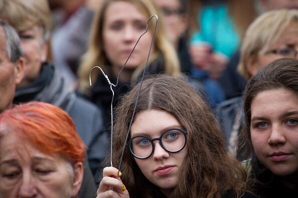 Черный понедельник: Польшу всколыхнули многотысячные протесты против запрета абортов. Фоторепортаж