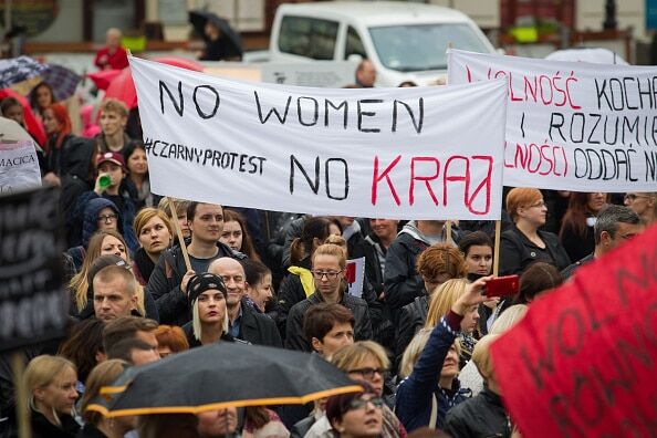 Польщу сколихнули багатотисячні протести проти заборони абортів