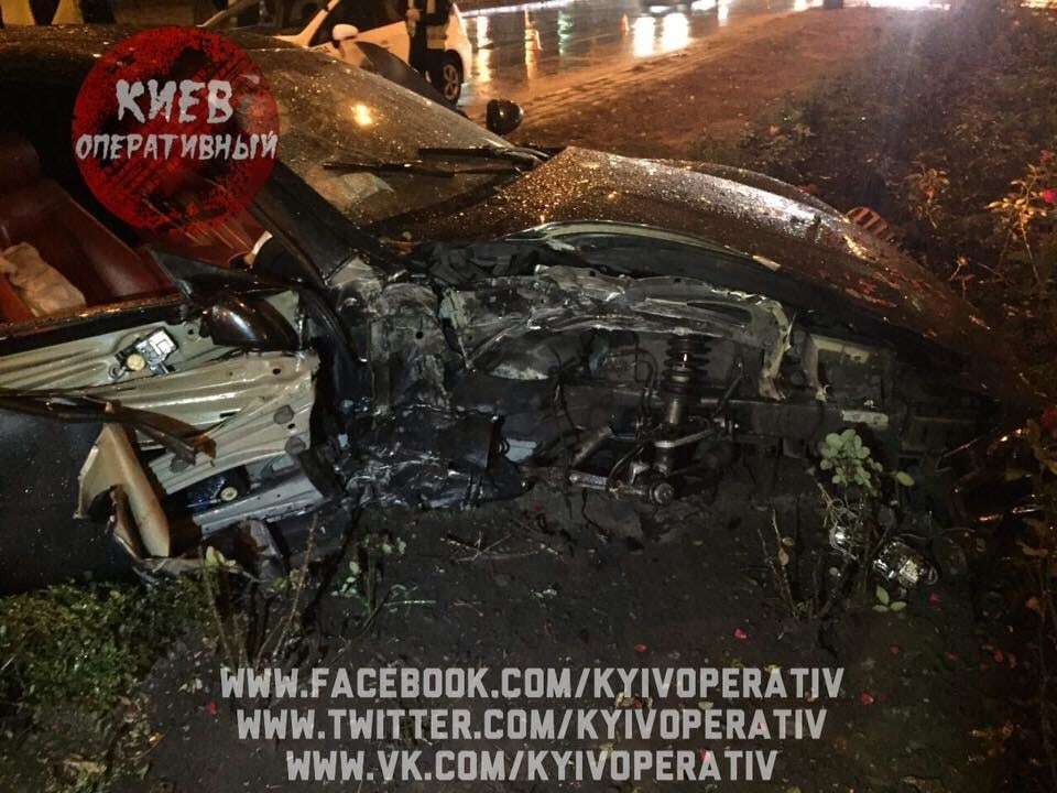 В Киеве пьяный шотландец разбил Maserati: опубликованы фото 