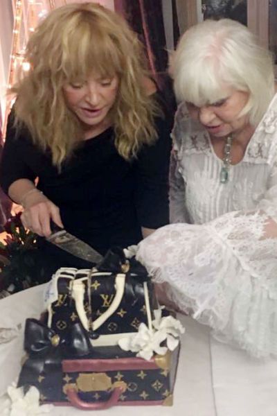 Алла Пугачева в элегантном платье погуляла на дне рождения подруги