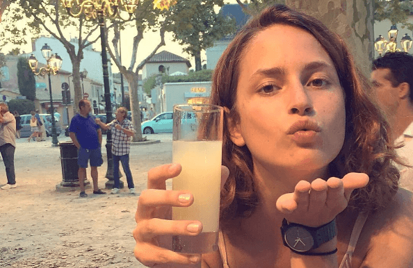 Фейковый Instagram-аккаунт француженки удивил скрытым посланием для молодежи
