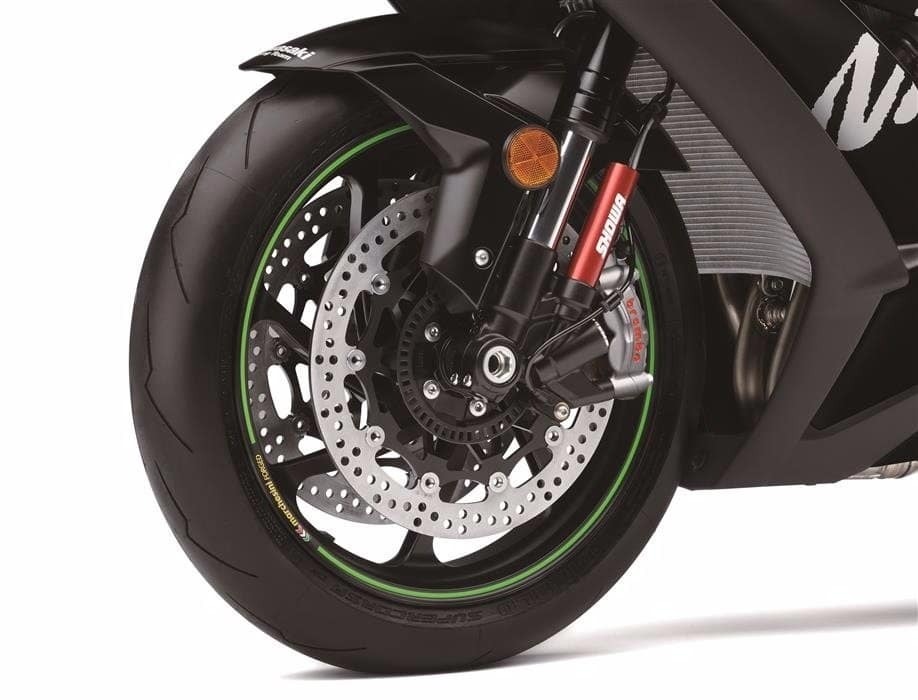 Черный ниндзя: супербайк Kawasaki ZX-10RR выпустят ограниченной партией - фото и видео