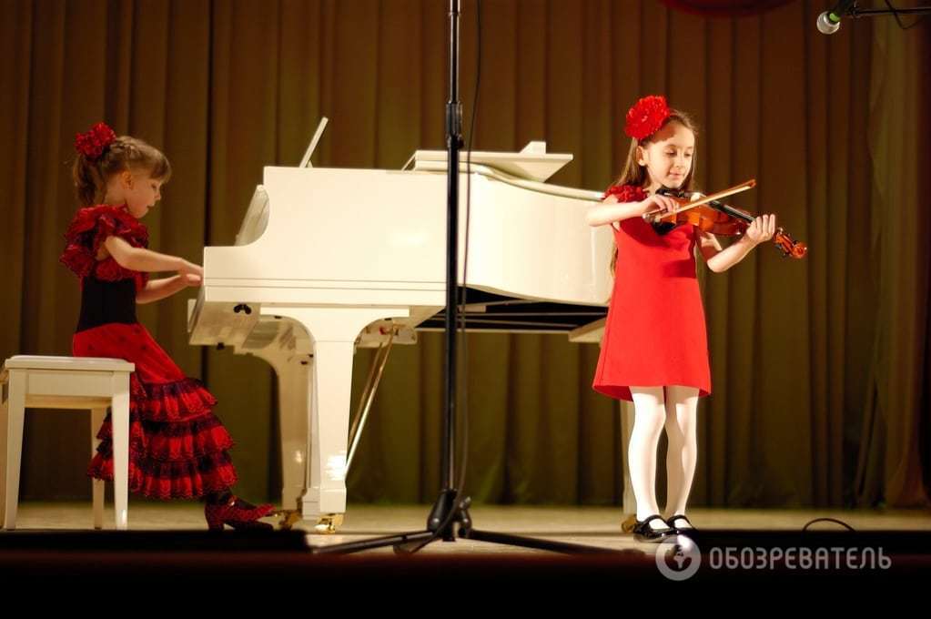 Заробляє на мрію: 10-річна скрипалька грає на вулицях Львова і хоче вчитися в Європі