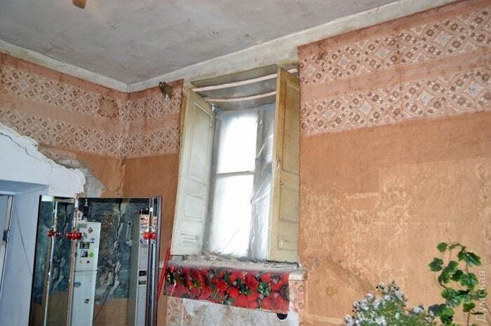 Ливень в Одессе: стихия разрушила квартиру горожанки. Опубликованы фото и видео