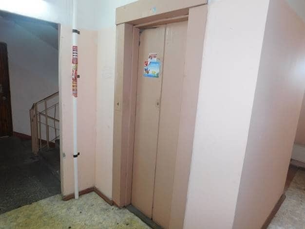 В Киеве неизвестный с ножом напал на женщину в лифте