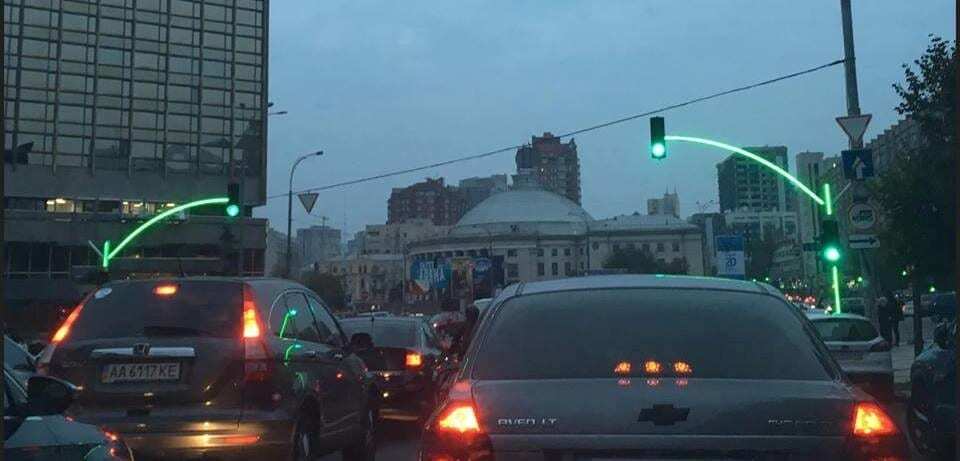 Киевский чудо-светофор временно работал "не так, как надо"