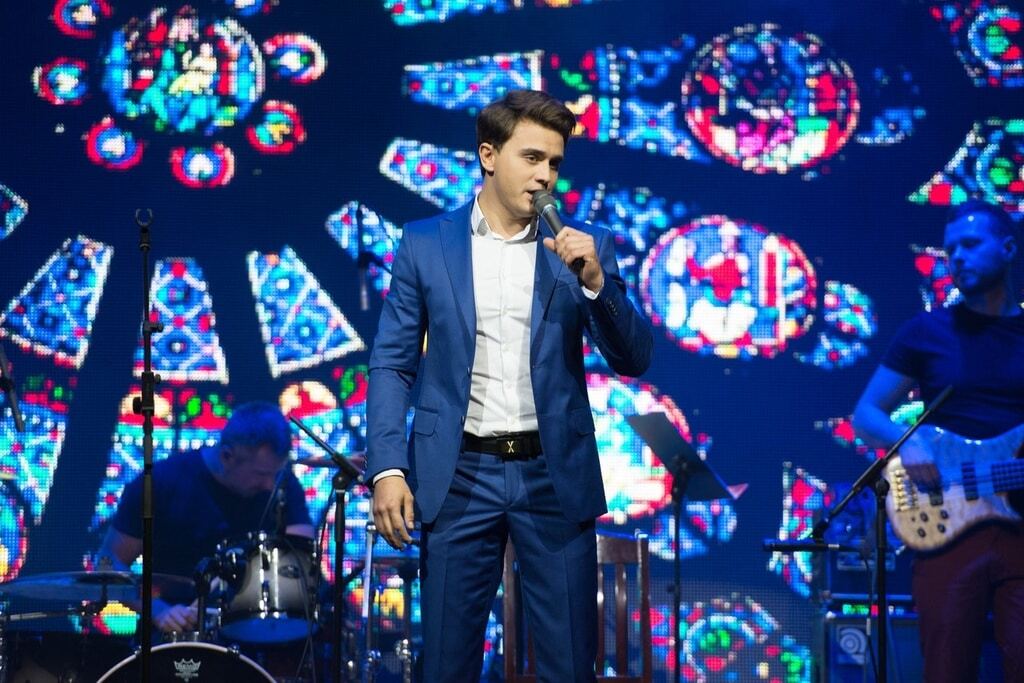 Вне формата: певец Влад Сытник представил шоу в стиле бельканто