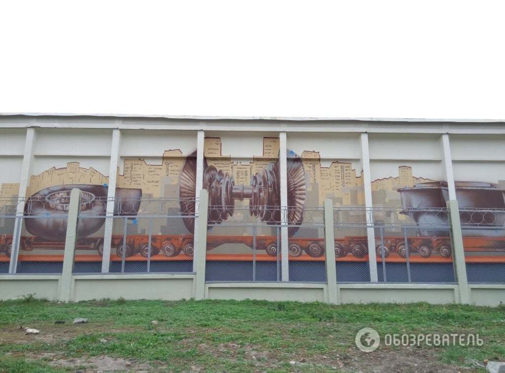 Краски против крепости: в Харькове монструозный завод украсили индустриальными картинами