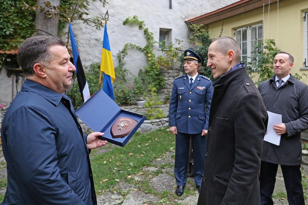 Полторак нагородив бійців АТО в Естонії