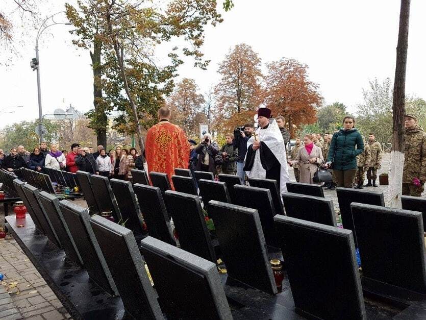 Щоб пам'ятали: у Києві пройшла молебень за загиблими за незалежність України