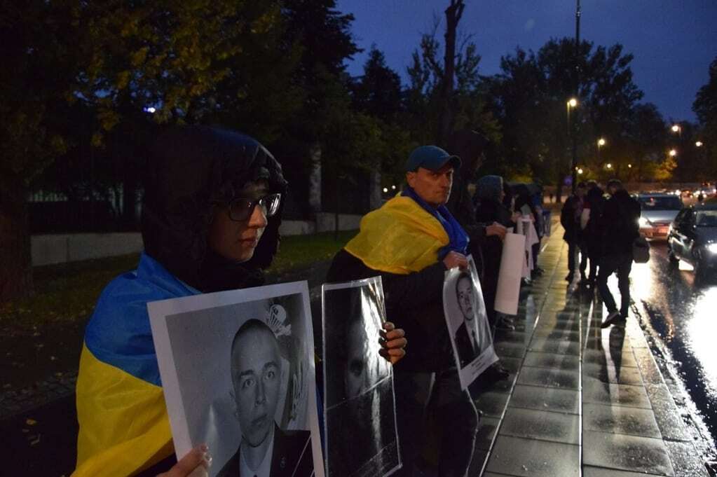 "Привітали" з днем народження: Путіну у Варшаві нагадали про вбитих українців