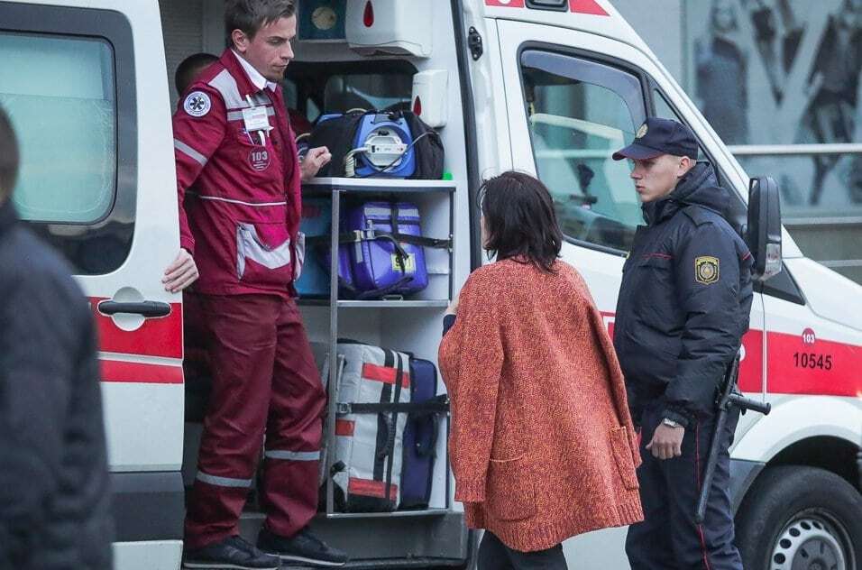 "Все в крові": в Мінську невідомі з бензопилою і сокирою напали на відвідувачів ТЦ