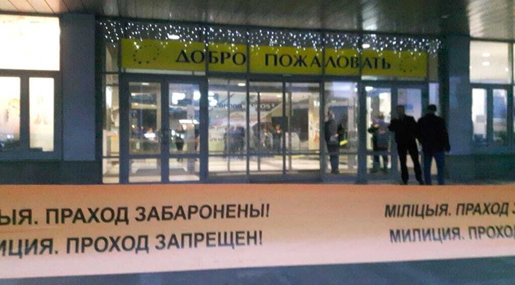 "Все в крові": в Мінську невідомі з бензопилою і сокирою напали на відвідувачів ТЦ