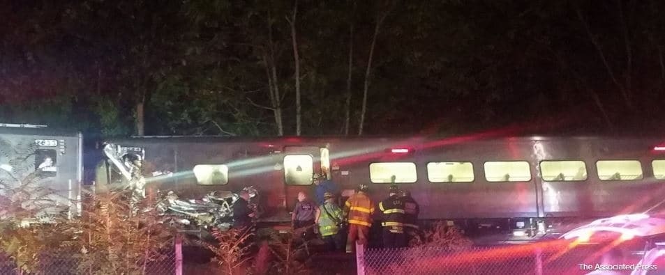 В Нью-Йорке сошел с рельсов поезд: пострадали более 50 человек. Опубликованы фото