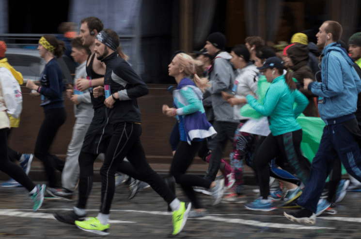 В Киеве под дождем состоялся многотысячный международный марафон. Опубликованы фото