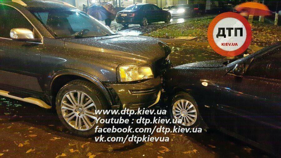 У Києві в масштабній ДТП зіткнулися 6 авто: постраждали люди
