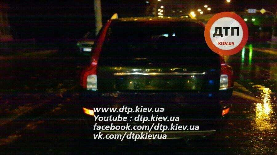 В Киеве в масштабном ДТП столкнулись 6 авто: есть пострадавшие. Опубликованы фото