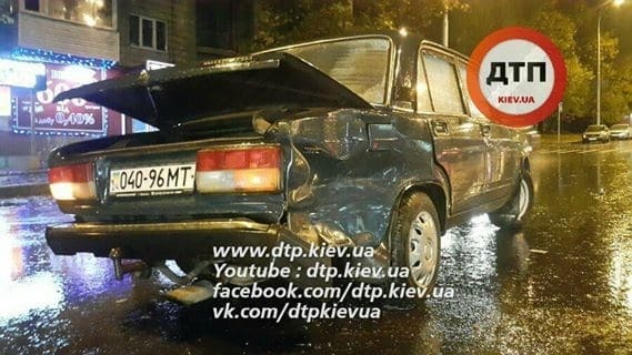 У Києві в масштабній ДТП зіткнулися 6 авто: постраждали люди