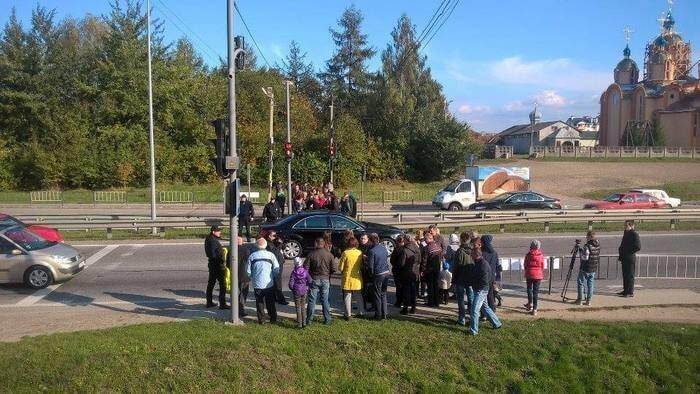 Транспортный коллапс: на Львовщине жители одного из сел перекрывали трассу Киев-Чоп. Опубликованы фото