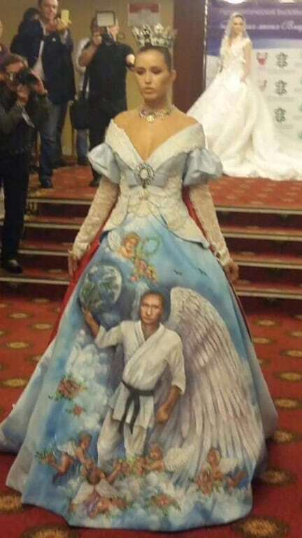 Дна нет: соцсети взорвали фото "безумного платья" с лицом Путина