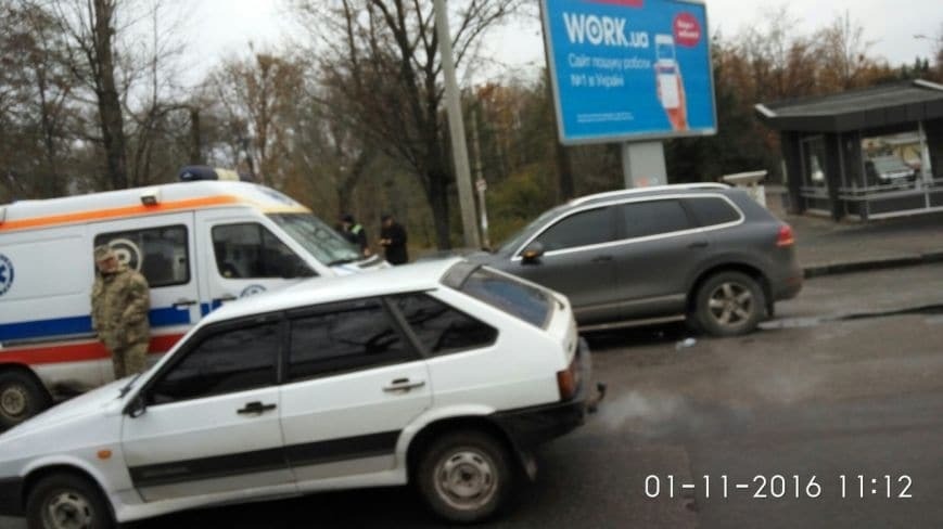 В Харькове скорая с военными попала в ДТП, есть пострадавшие: фотофакт