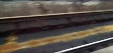 На станции киевского метро заметили "подозрительный ручей": опубликовано видео