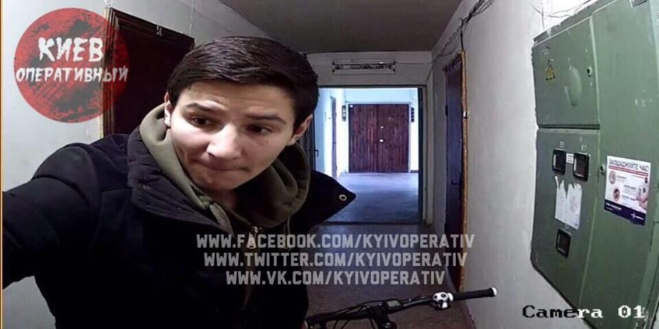 В соцсети показали наглого веловора, который орудует в киевских многоэтажках