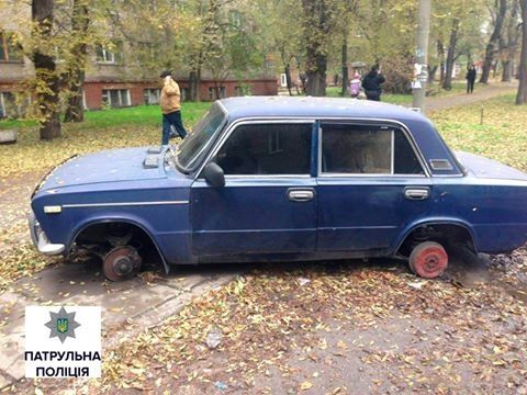 В Запорожье криминальный дуэт разувал автомобили горожан