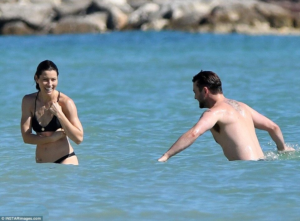 Джастин Тимберлейк и Джессика Бил устроили себе романтические каникулы на Карибах