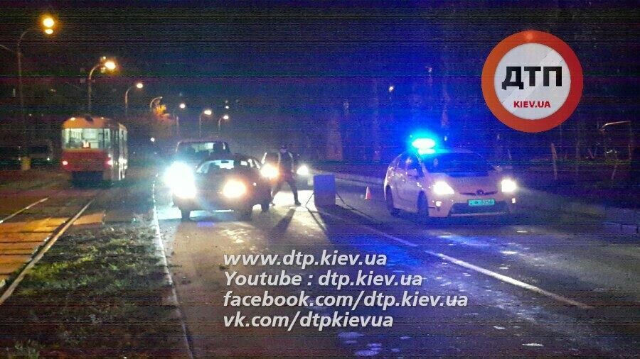 Розбив три авто і переїхав копа: в Києві зі стріляниною та гонитвою затримали водія