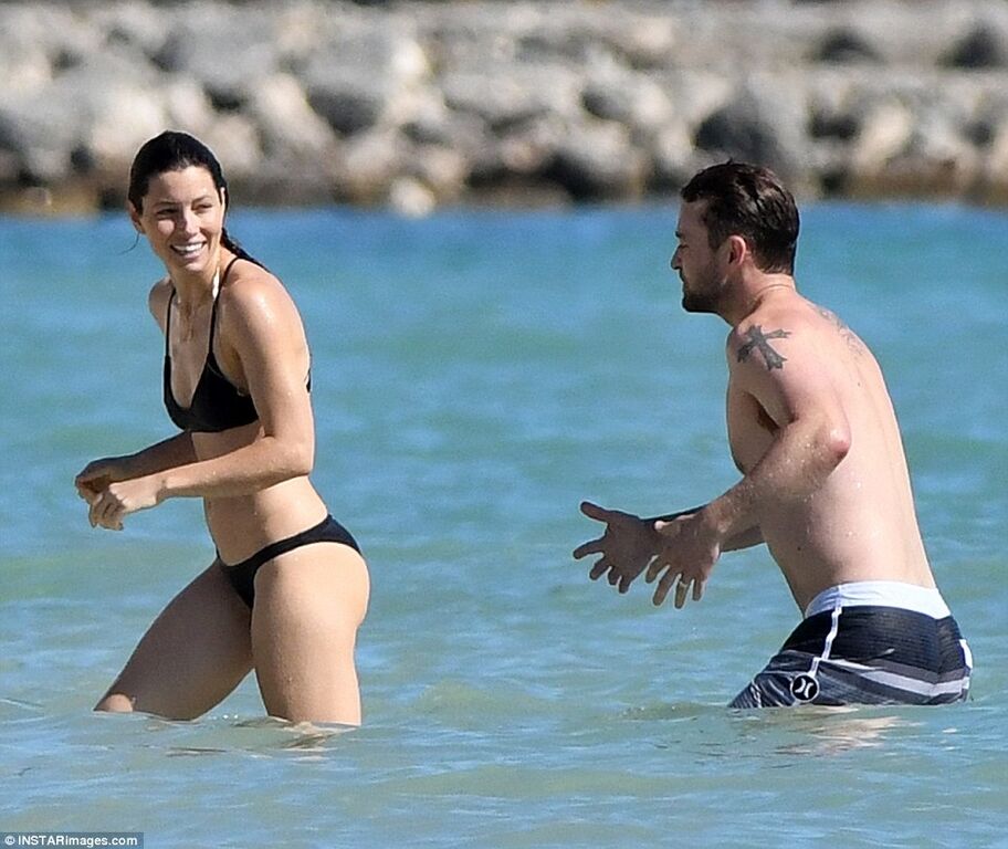 Джастин Тимберлейк и Джессика Бил устроили себе романтические каникулы на Карибах