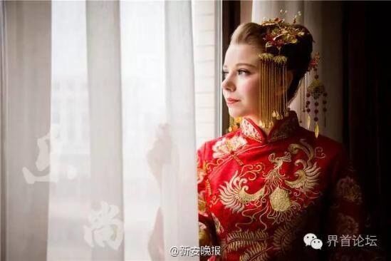 Червона сукня та феєрверки: фото яскравого весілля українки та китайця вразило мережу