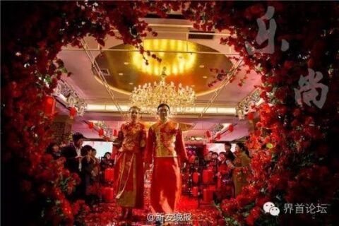 Червона сукня та феєрверки: фото яскравого весілля українки та китайця вразило мережу