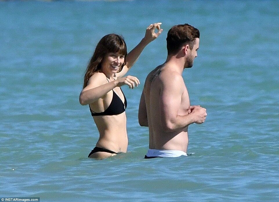 Джастин Тимберлейк и Джессика Бил устроили себе романтические каникулы на Карибах