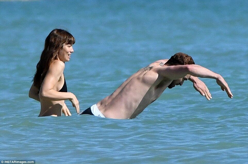 Джастин Тимберлейк и Джессика Бил устроили себе романтические каникулы на Карибах