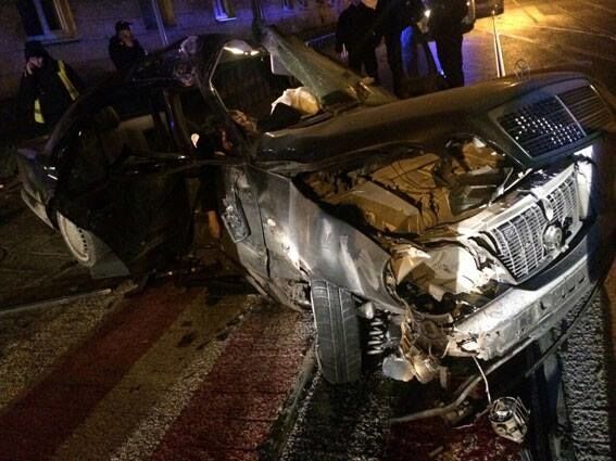 Во Львове пьяный подросток на Mercedes убил в ДТП свою подругу