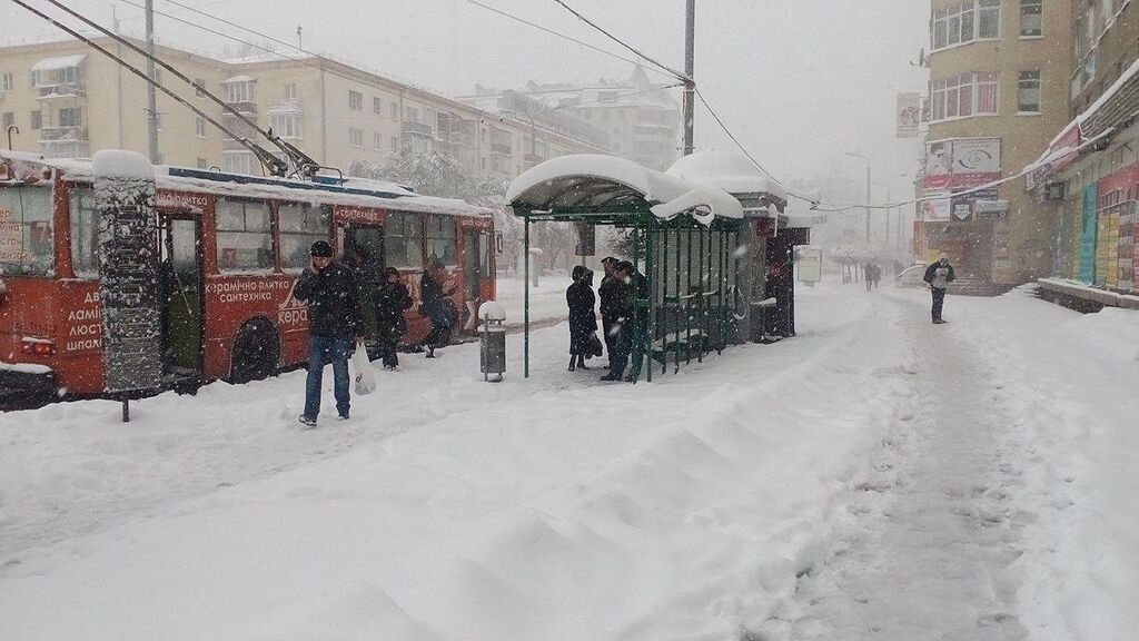 Зима в листопаді: Івано-Франківськ завалило снігом