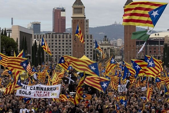 В Барселоне на улицы вышли около 80 тыс. сторонников отделения от Испании