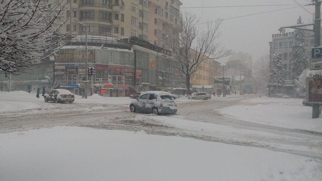 Зима в ноябре: Ивано-Франковск завалило снегом. Потрясающие фото