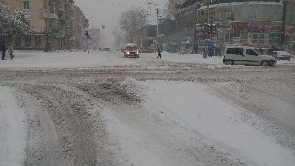 Зима в листопаді: Івано-Франківськ завалило снігом